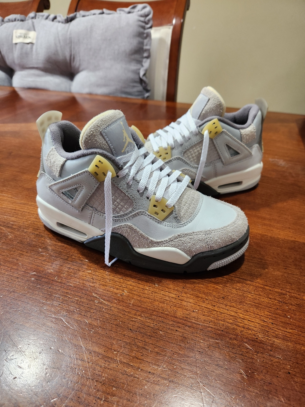 Jordan Retro 4s Size 5 Youth Used